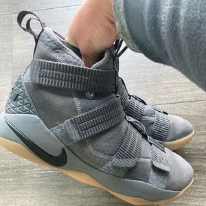 Nike Air Lebron Soldier 11 Gray/Gum - Mens 10.5
